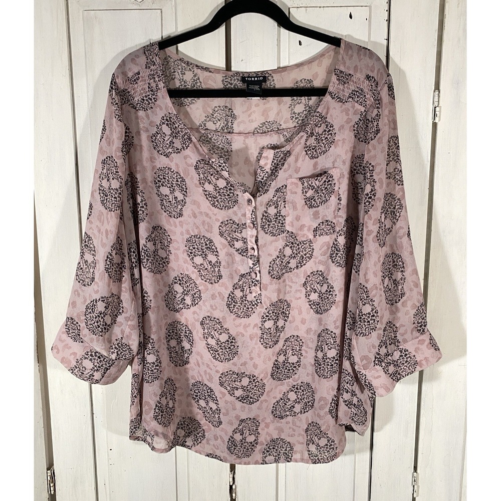 Torrid Blouse Sz 1 Pink Leopard Sugar Skull Print Sheer Button Front Pastel Goth - Picture 3 of 10